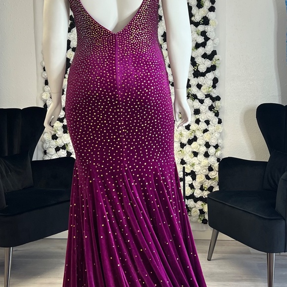 Johnathan Kayne - Picture 3 of 7